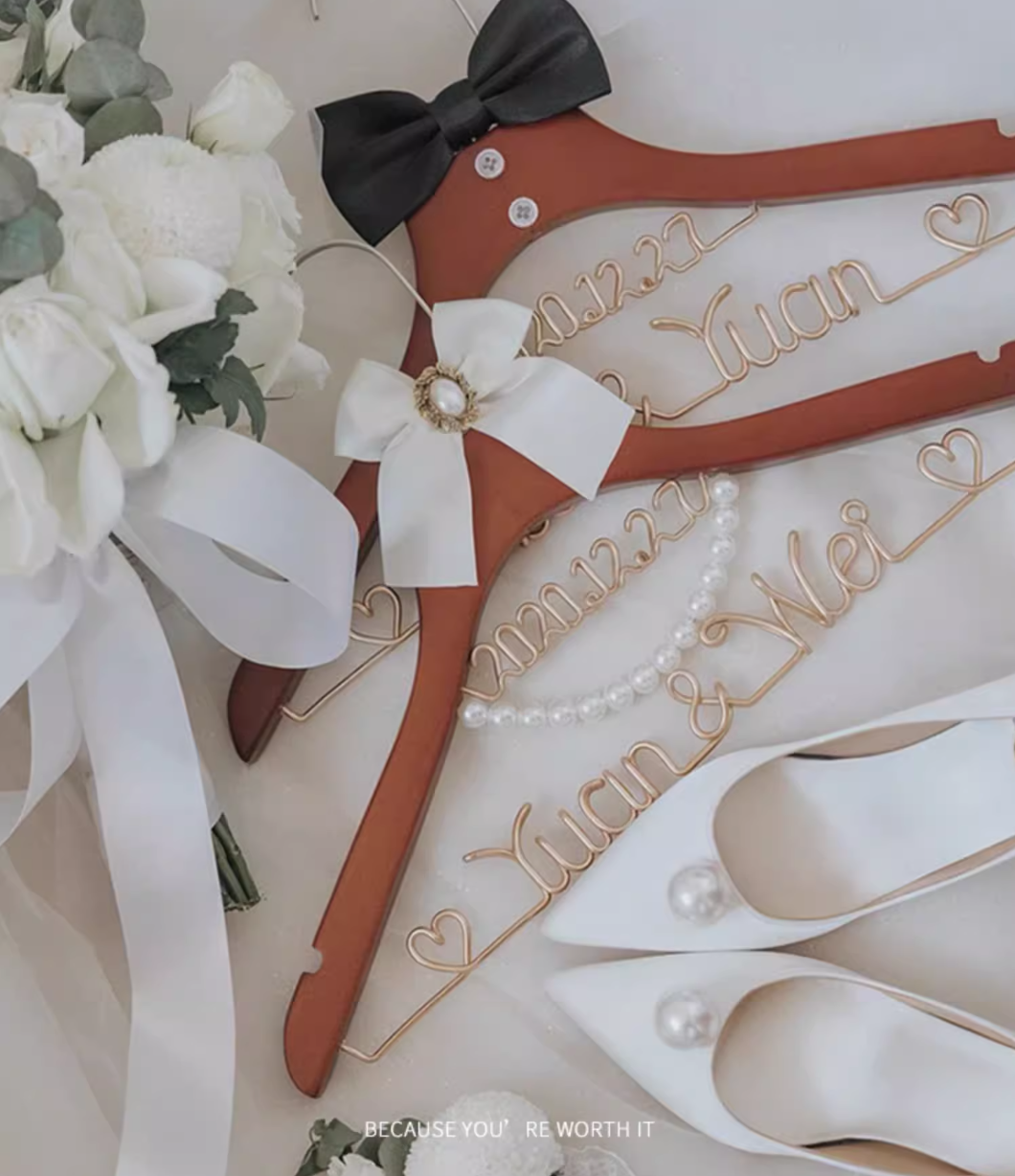 Bulk 2 Pcs Personalized Wedding Dress Hanger Custom Bride Name & Date Engraved on Gold Silver Wire Dark White Wooden Keepsake Hanger with Bow Colors Dress Notches Graduation Gown Wedding Gift Wholesale