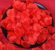 Faux Rose Petals for Wedding Engagement Decorations, Artificial Silk Flower Petals, 200 Pcs