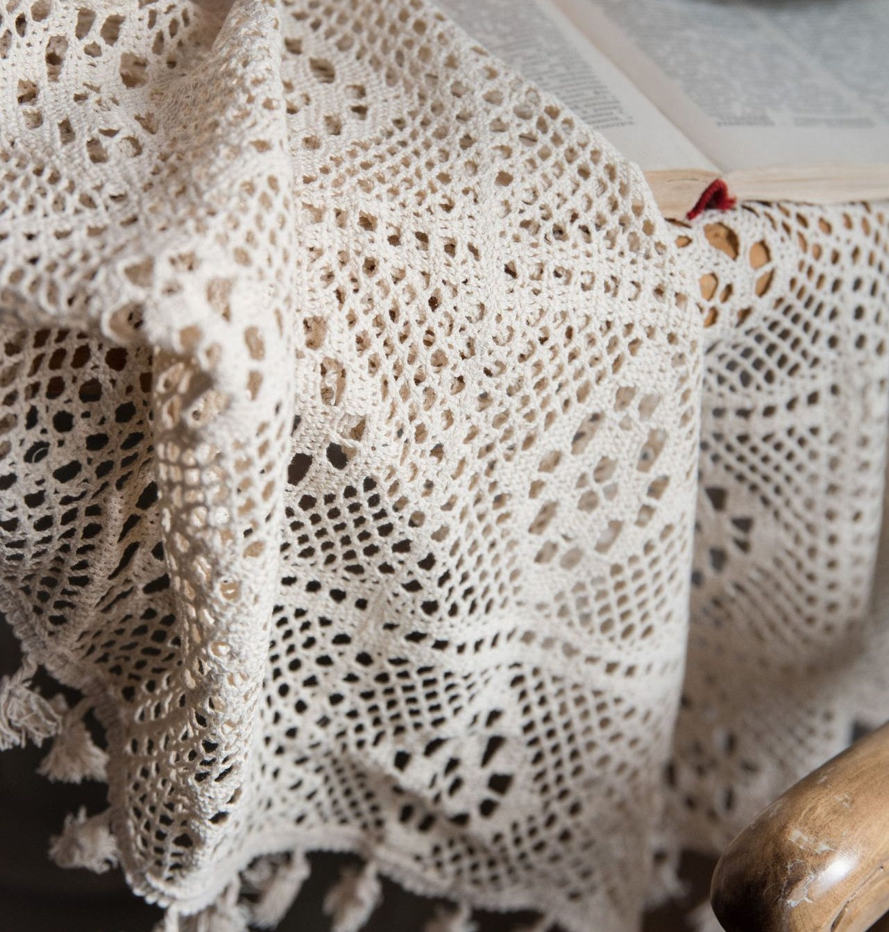 Bulk Vintage Crochet Lace Table Runner Round Tablecloths for Home Wholesale