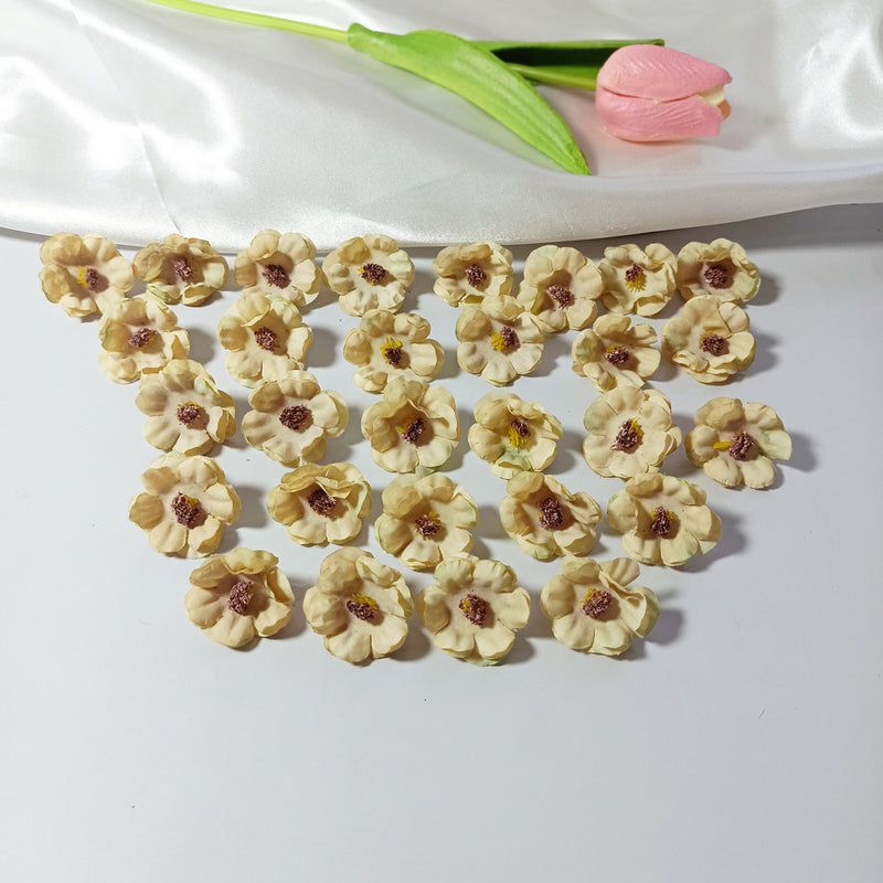 100pcs Mini Daisy Flower Heads, Bulk Faux Silk Daisies for DIY Wedding Crafts, Boutonnieres, Home Decor & Gift Embellishments, Dainty White