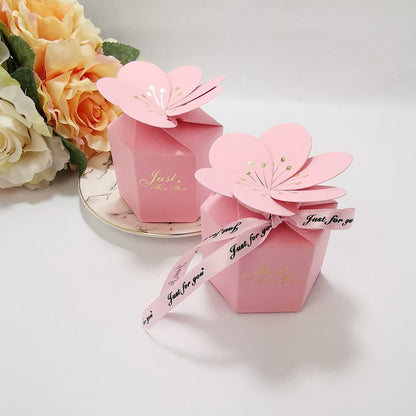 Bulk 50Pcs Party Favor Box Sakura Shaped Gift Box with Ribbons for Themed Party Bridal Shower Wedding Decorations Wholesale