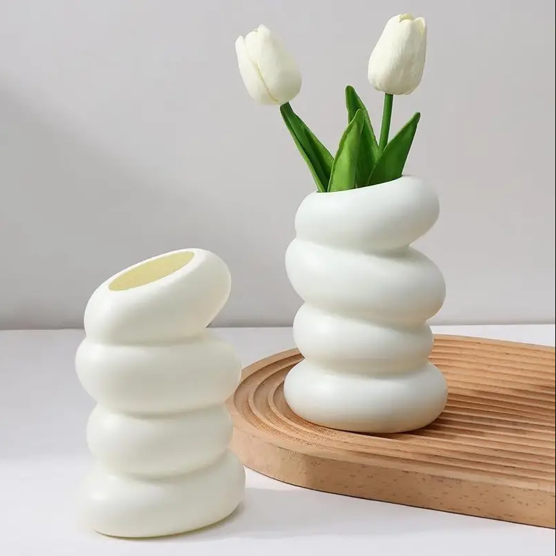 Bulk 3.5X6 Inch Irregular Plastic Vase Spiral Boho Style Flower Vase For Wedding Dinner Table Bedroom Home Decor Wholesale