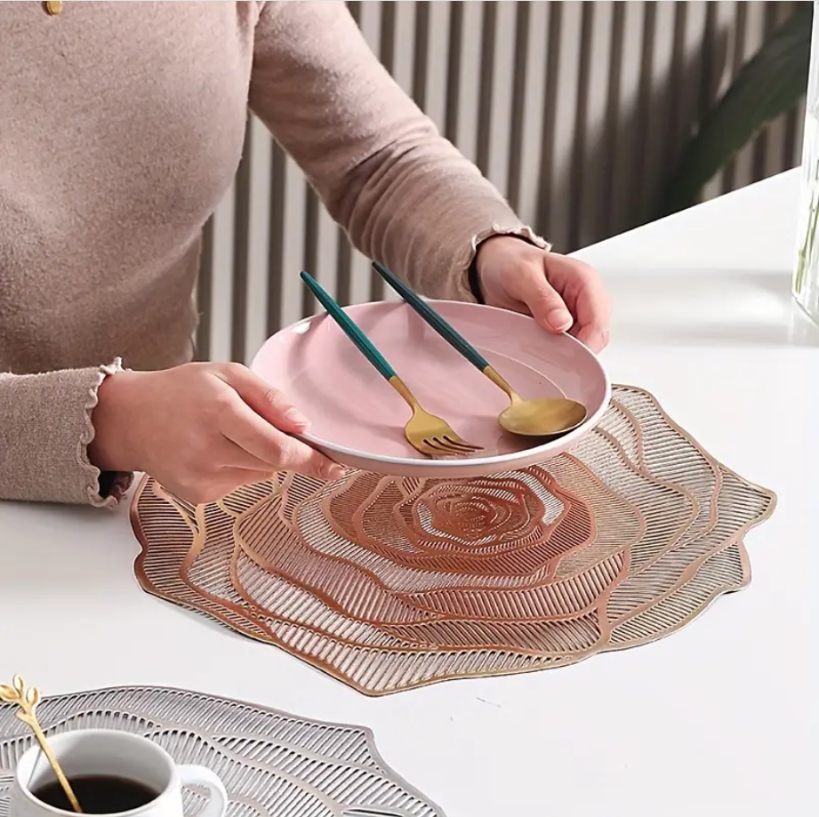 Bulk PVC Round Washable Placemats Hollow-Out Rose Placemats for Wedding Holidays Party Decor Wholesale