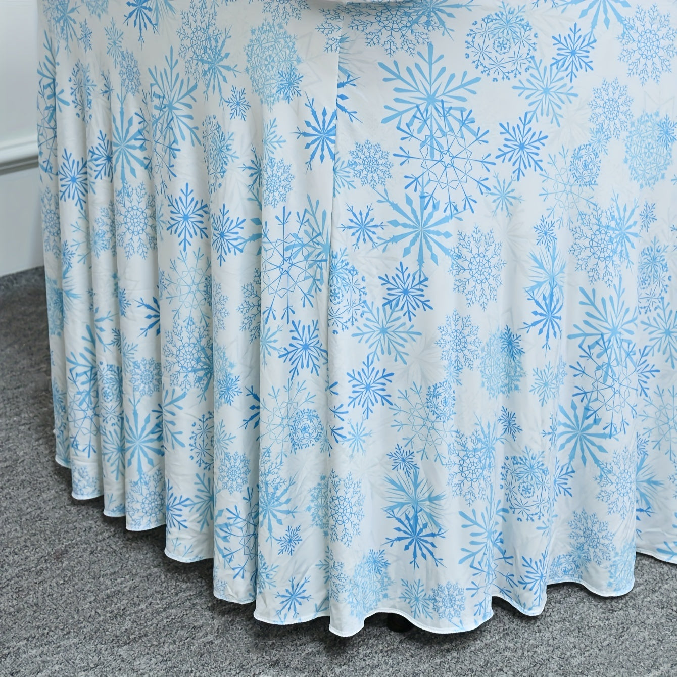 Bulk Waterproof Snowflake Pattern Tablecloth Suitable for Wedding and Holiday Party Decoration Wholesale