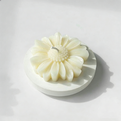 Daisy Shaped Scented Candle (2.24") – Adorable DIY Photo Prop & Sweet Valentine’s Day Gift