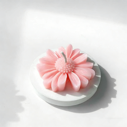 Daisy Shaped Scented Candle (2.24") – Adorable DIY Photo Prop & Sweet Valentine’s Day Gift