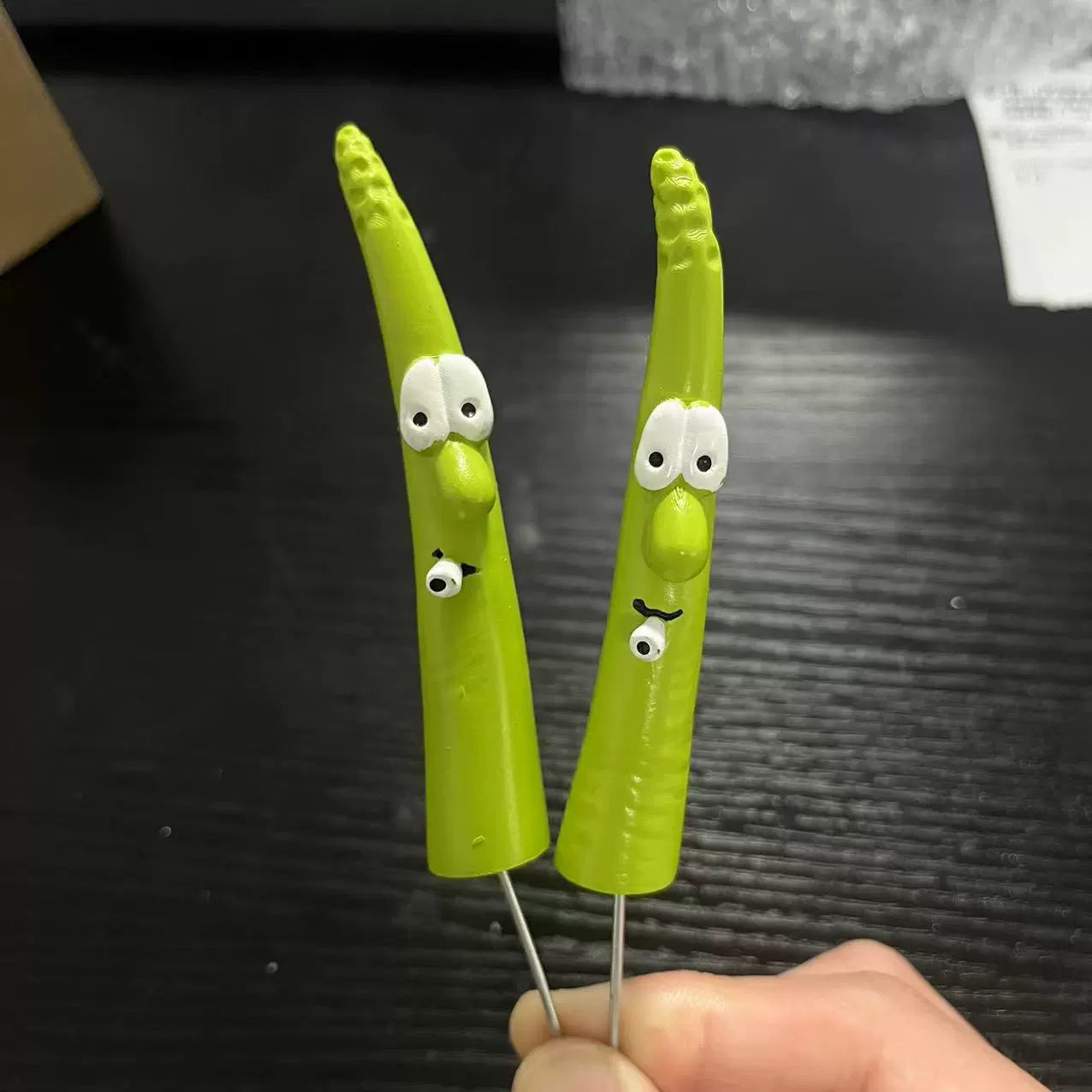 6-Pack Asparagus Garden Stakes - Cute Resin Lawn & Plant Decor (3.5x0.7x0.7 Inches)