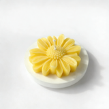 Daisy Shaped Scented Candle (2.24") – Adorable DIY Photo Prop & Sweet Valentine’s Day Gift
