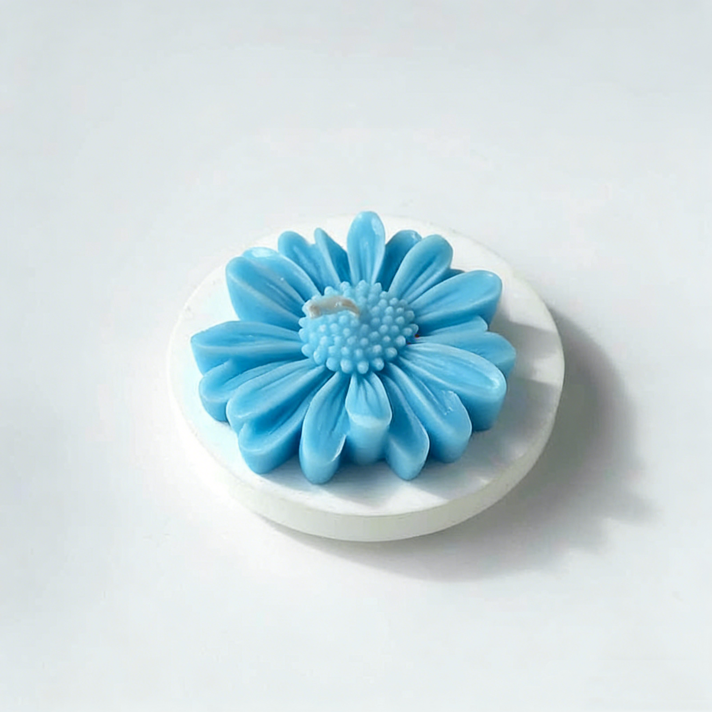 Daisy Shaped Scented Candle (2.24") – Adorable DIY Photo Prop & Sweet Valentine’s Day Gift