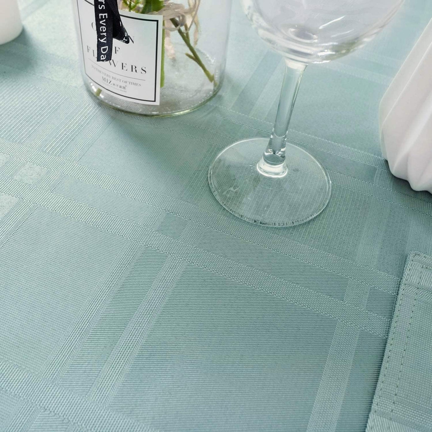 Bulk Solid Plaid Jacquard Spring Tablecloth Wrinkle and Water Resistant, Contemporary Woven Decorative Table Cover for Holiday Events Wholesale