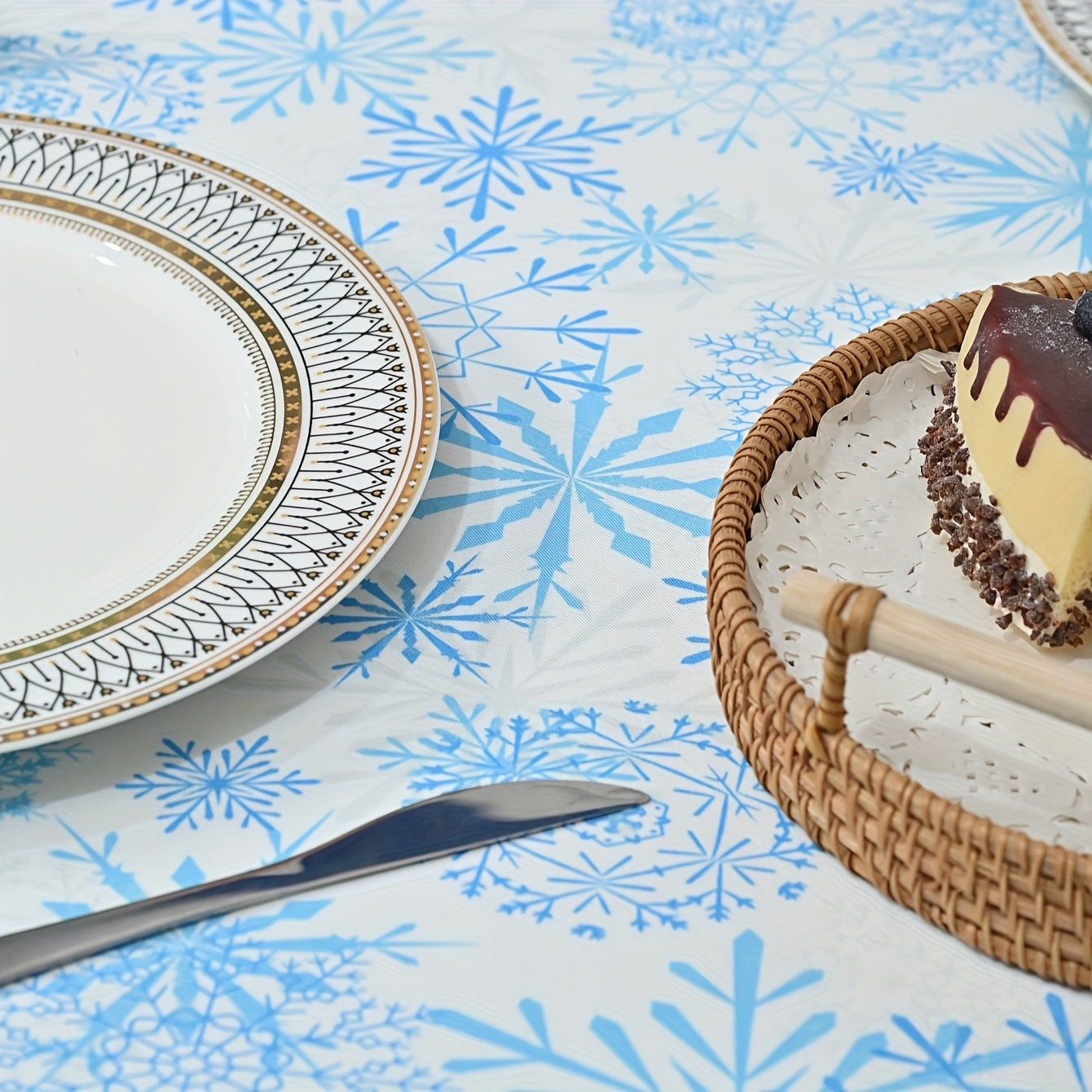 Bulk Waterproof Snowflake Pattern Tablecloth Suitable for Wedding and Holiday Party Decoration Wholesale