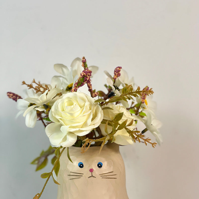 Artificial Cat Planter with Artificial Flowers, Cat-Shaped Pot, Bulk Wholesale for Cat Lovers