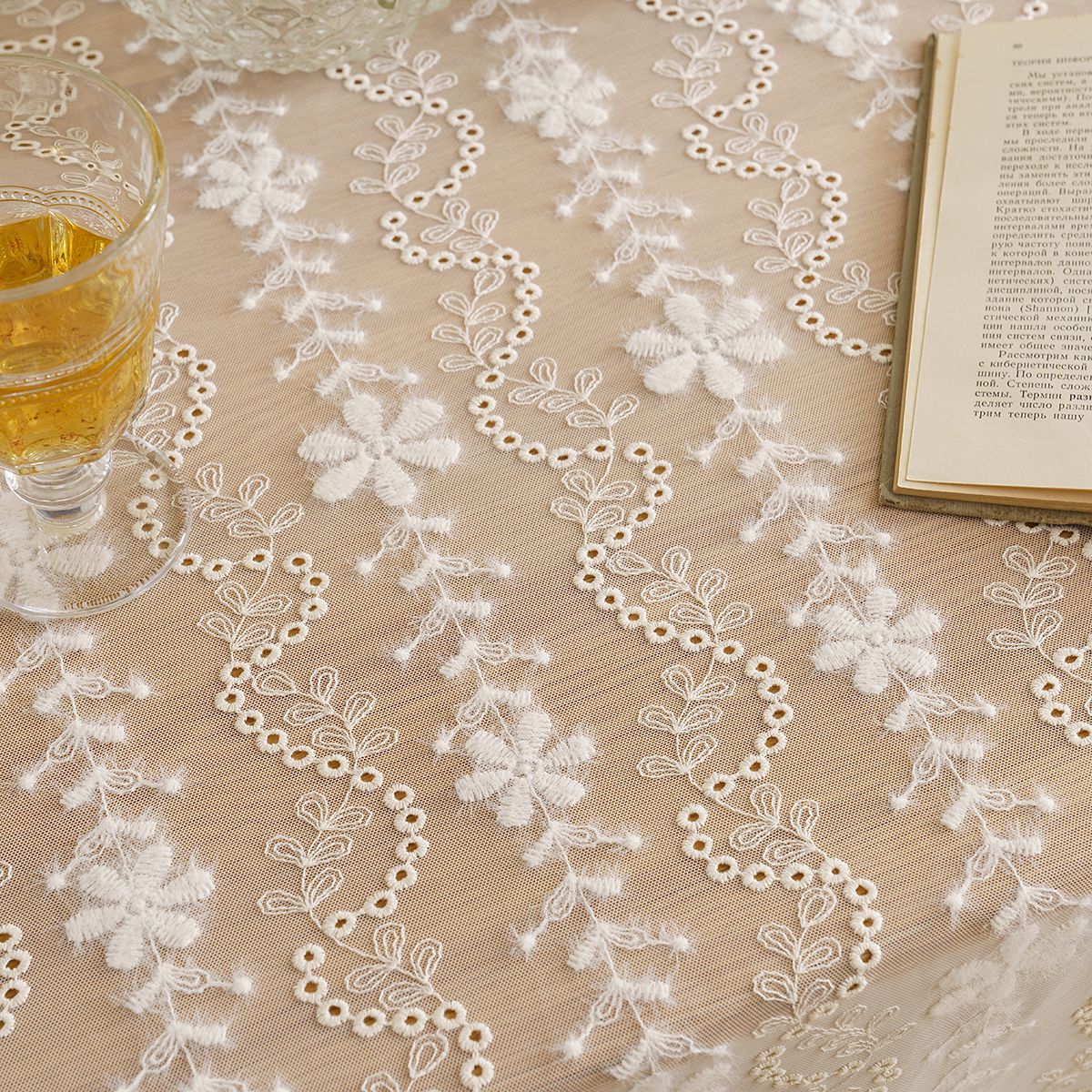 Bulk Snowflake Lace Tablecloth Embroidered Table Cover for Wedding Party Decor Wholesale