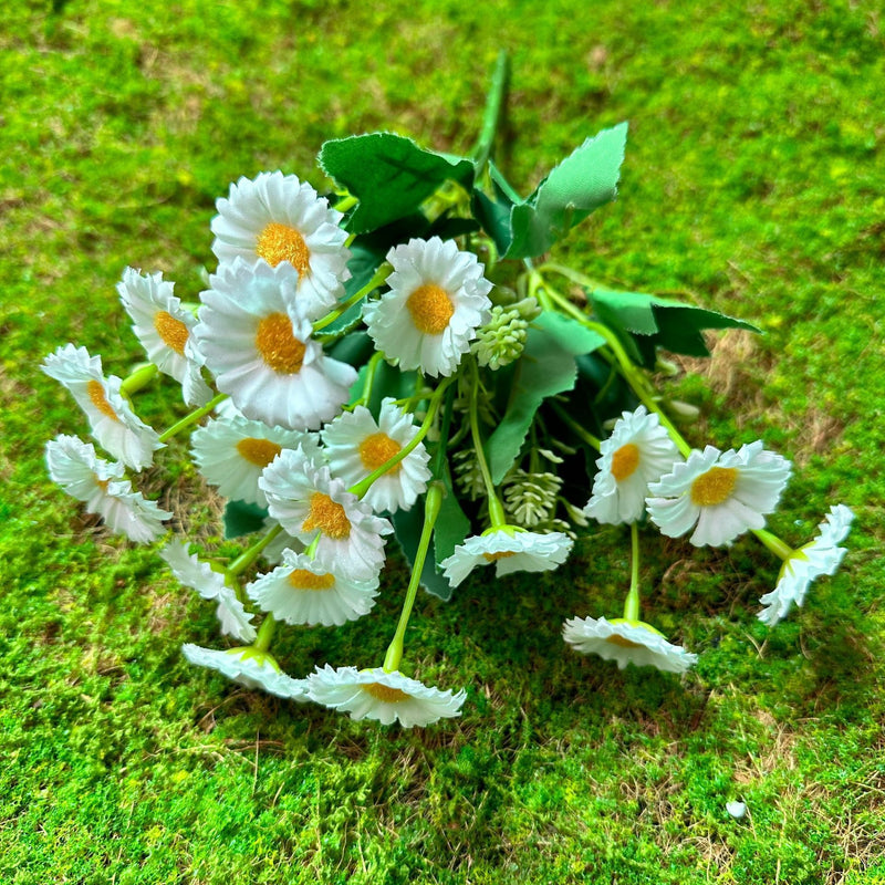 Artificial Daisy Bush, Faux Silk Chamomile Flowers, Bendable Stem, for Weddings, Home Decor & Display Windows