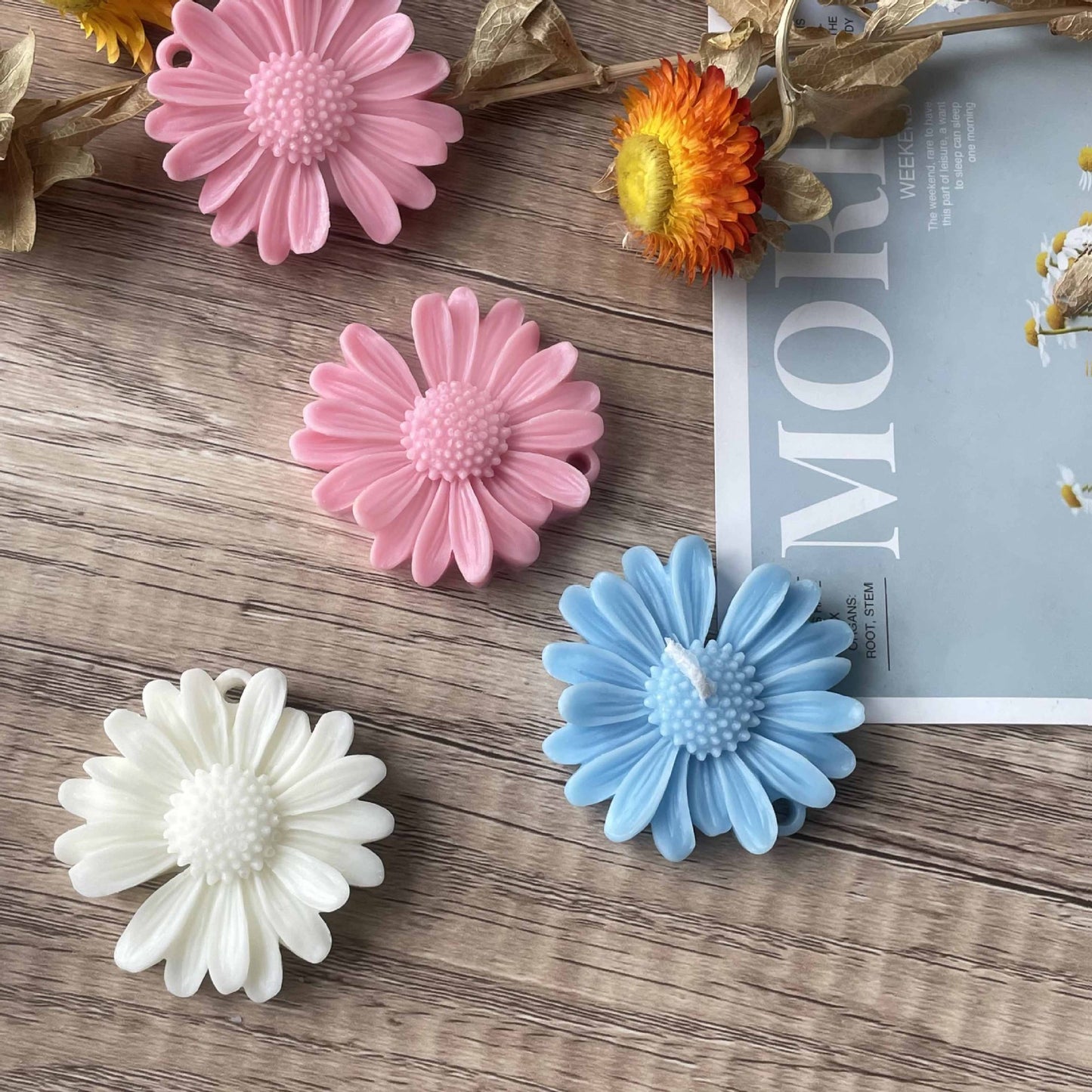 Daisy Shaped Scented Candle (2.24") – Adorable DIY Photo Prop & Sweet Valentine’s Day Gift