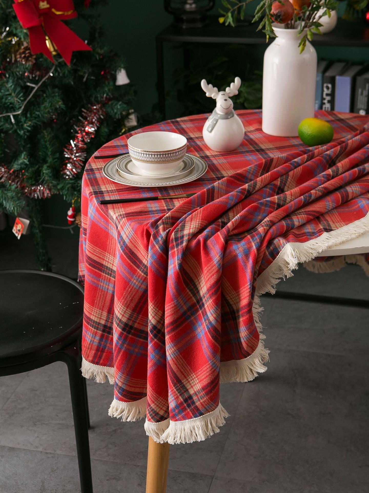 Bulk Plaid Yarn Dyed Fabric Round Tablecloth with Tassel Wholesale