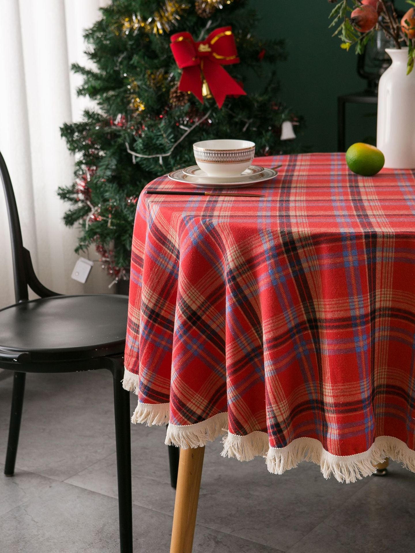 Bulk Plaid Yarn Dyed Fabric Round Tablecloth with Tassel Wholesale