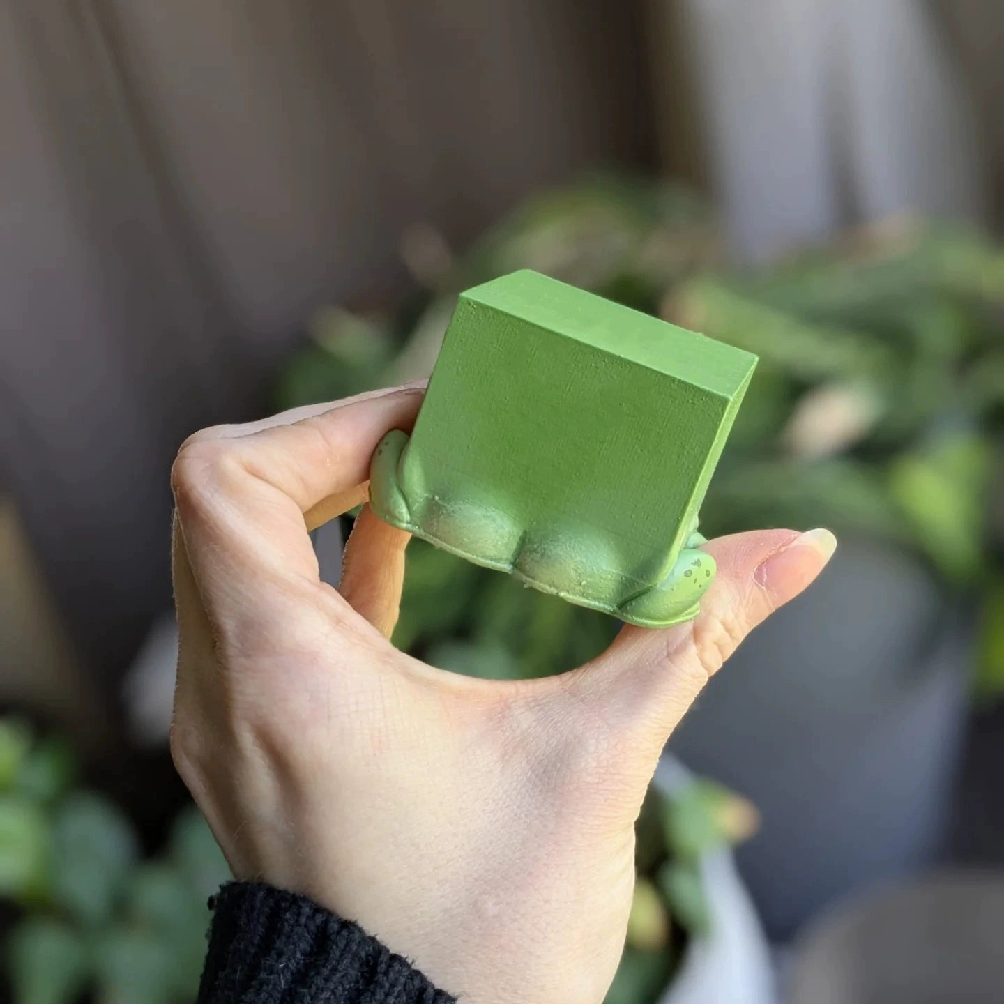 2-Pack Ugly-Cute Cube Frog Resin Figurines - Desk & Home Decor Accents